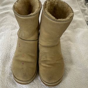 UGG 5825 Classic Short Boots Size 8 Cream